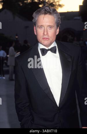27 mars 1995 - Los Angeles, CA, États-Unis - acteur et producteur américain MICHAEL DOUGLAS (né le 25 septembre 1944) lors de la cérémonie des Oscars organisée au Morton's.. (Crédit image : © Kathy Hutchins/ZUMA Press) Banque D'Images
