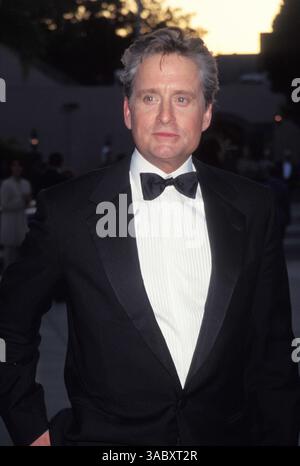 27 mars 1995 - Los Angeles, CA, États-Unis - acteur et producteur américain MICHAEL DOUGLAS (né le 25 septembre 1944) lors de la cérémonie des Oscars organisée au Morton's.. (Crédit image : © Kathy Hutchins/ZUMA Press) Banque D'Images