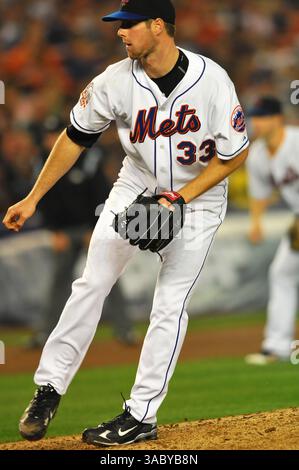 10 avril 2008 - Queens, New York City, NY, États-Unis - JOHN MAINE (33). Les mets de New York accueillent les Philadelphia Phillies au Shea Stadium dans le Queens, New York. (Crédit image : © Cal Sport Media/ZUMA Press) Banque D'Images