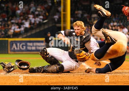22 avril 2008 - Houston, Texas, États-Unis - ADRIAN GONZALEZ #23 des Padres de San Diego entre en collision à domicile avec J.R. TOWLES #46 des Astros de Houston dans un match à minute Maid Park. (Crédit image : © Tom Mayes/Cal Sport Media/ZUMA Press) Banque D'Images