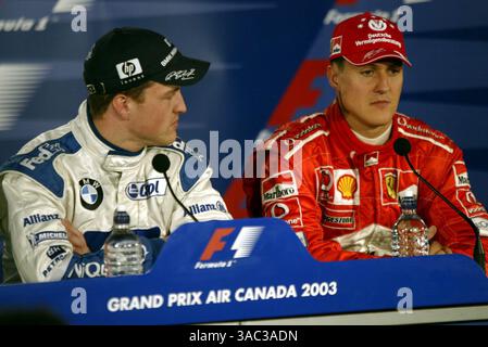 De gauche à droite) : le Pole sitter Ralf Schumacher (GER) Williams avec le frère Michael Schumacher (GER) Ferrari, qui s'est qualifié troisième, à la conférence de presse..Championnat du monde de formule 1, Rd8, Grand Prix du Canada, Montréal, Canada, 14 juin 2003..IMAGE NUMÉRIQUE (crédit image : ©Sutton Motorsports/ZUMA Press) Banque D'Images