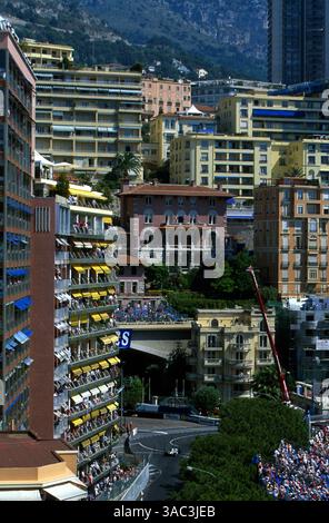 Le Pole sitter Ralf Schumacher (GER), BMW Williams FW25, entre dans Ste. Consacrez. Il a finalement terminé quatrième..Monaco Grand Prix, Rd7, Monte Carlo, Monaco. 1er juin 2003..meilleure IMAGE (crédit image : ©Sutton Motorsports/ZUMA Press) Banque D'Images