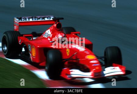 Le Pole sitter Michael Schumacher (GER) Ferrari F1 2001 aurait gagné sans le rythme supérieur de son frère Ralf. La deuxième place a cependant permis de gagner six précieux points pour le Championnat du monde. ..Grand Prix du Canada, Montréal, 10 juin 2001...meilleure IMAGE (crédit image : ©Sutton Motorsports/ZUMA Press) Banque D'Images