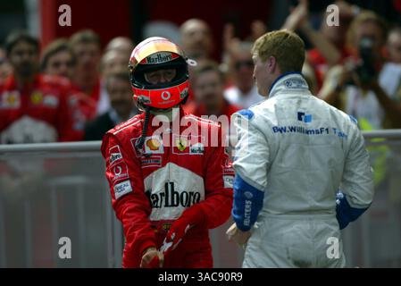 Michael Schumacher (GER) Ferrari, vainqueur de la course, avec son frère Ralf Schumacher (GER) Williams..Grand Prix d'Autriche, A1-Ring, 12 mai 2002..IMAGE NUMÉRIQUE (crédit image : ©Sutton Motorsports/ZUMA Press) Banque D'Images
