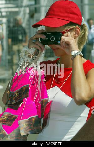 GRID Girl boss..Grand Prix de Hongrie, Budapest, 18 août 2002..IMAGE NUMÉRIQUE (crédit image : ©Sutton Motorsports/ZUMA Press) Banque D'Images