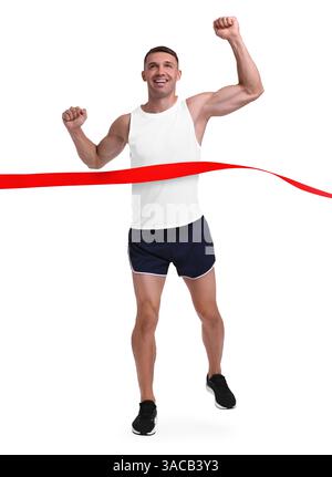 Heureux sportif traversant le ruban de ligne de finition rouge sur fond blanc Banque D'Images