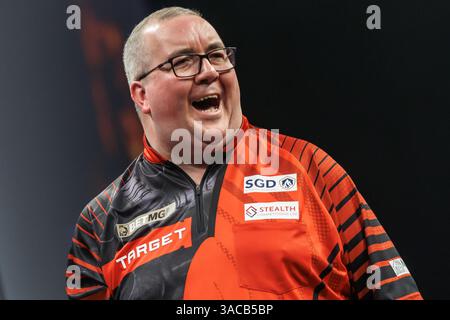 Berlin, Allemagne. 03rd Apr, 2025. Fléchettes : premier League, Journée à Berlin, finale, Bunting (Angleterre) - Price (pays de Galles), Uber Arena. Stephen Bunting acclame. Crédit : Andreas Gora/dpa/Alamy Live News Banque D'Images