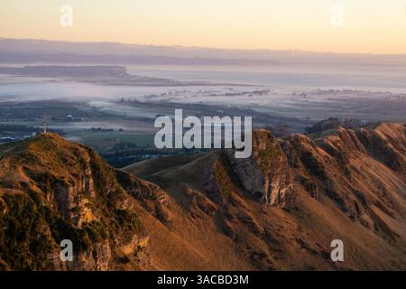 Vue sur Hawke's Bay à Dawn Banque D'Images