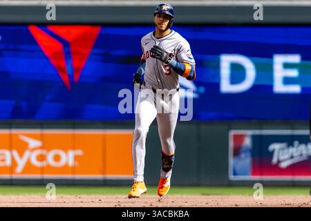 Paul, Minnesota, États-Unis. 3 avril 2025. JEREMY PENA, joueur des Astros de Houston, fait le tour des bases après avoir frappé un home run. Les Twins du Minnesota et les Astros de Houston se sont affrontés au Target Field pour la journée d'ouverture le 3 avril Les Astros ont gagné le match par un score de 5-2. (Crédit image : © Michael Turner/ZUMA Press Wire) USAGE ÉDITORIAL SEULEMENT ! Non destiné à UN USAGE commercial ! Banque D'Images