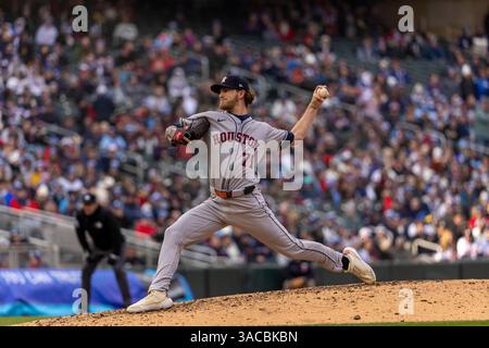 Paul, Minnesota, États-Unis. 3 avril 2025. JOSH HADER, lanceur Astros de Houston, livre un terrain à la plaque de la maison. Les Twins du Minnesota et les Astros de Houston se sont affrontés au Target Field pour la journée d'ouverture le 3 avril Les Astros ont gagné le match par un score de 5-2. (Crédit image : © Michael Turner/ZUMA Press Wire) USAGE ÉDITORIAL SEULEMENT ! Non destiné à UN USAGE commercial ! Banque D'Images