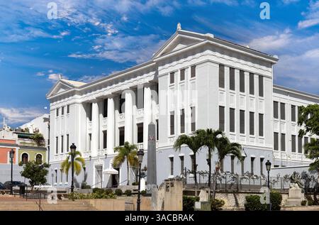 San Juan, Porto Rico, 10 février 2025 : Porto Rico, San Juan Carlos Albizu University Building dans le centre historique de la ville. Banque D'Images