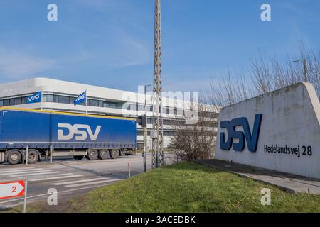 Hedehusene, Danemark. 22 février 2025. La société danoise de transport et de logistique DSV dont le siège social est à Hedehusene. Banque D'Images