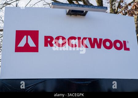 Hedehusene, Danemark. 22 février 2025. La multinationale danoise de produits en laine minérale Rockwool International, dont le siège social est à Hedehusene. Banque D'Images