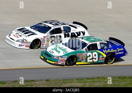 22 mars 2008 - Pepsi 300 présenté par Kroger Nashville Superspeedway, Lebanon, TN. Scott Wimmer, vainqueur du Pepsi 300, se fraie un chemin dans le champ. (ASP photo/Russell LaBounty)(crédit image : © PHOTOGRAPHER/Cal Sport Media) Banque D'Images