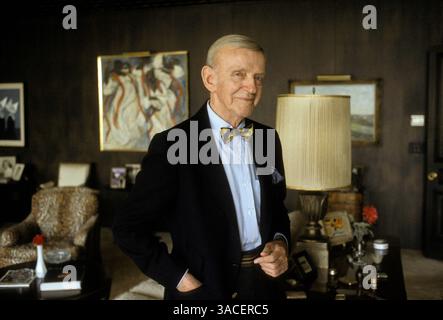 01 mai 1984 - Beverly Hills, Californie, États-Unis - FRED ASTAIRE (10 mai 1899 C 22 juin 1987), danseur, chorégraphe, chanteur et acteur américain récompensé par un Academy Award, célèbre son 85e anniversaire en mai 1984 à sa maison de Beverly Hills. (Crédit image : © Bernard Fallon/ZUMA Press) Banque D'Images