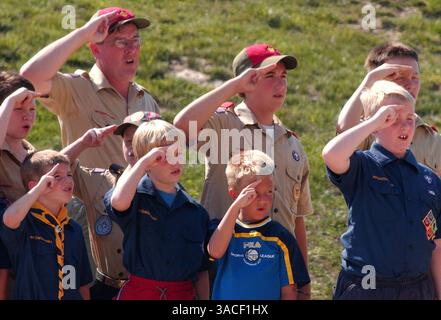 11 septembre 2005 - Independence, Kentucky, États-Unis - les Cub et les Boy Scouts participent au quatrième anniversaire des attaques de 9/11 en offrant leur soutien et grâce aux troupes militaires. L'événement a eu lieu au Memorial Park Amphitheater. (Crédit image : © Ken Stewart/ZUMA Press) Banque D'Images