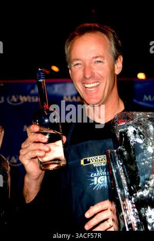 13 mars 2004 - Hollywood, Californie, États-Unis - Sinjin Smith à l'aide 'Uncork A Wish' à la 11e dégustation annuelle de vin de la Fondation Make-A-Wish et vente aux enchères au Barker Hanger à Santa Monica. Banque D'Images