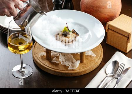huître avec caviar noir et citron vert Banque D'Images
