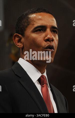Mars 27 2008, New York City L'espoir présidentiel démocrate Sen. Barack Obama (d-il) a pris la parole à la Cooper Union for the Advancement of Science and Art Education institution. Obama a répondu aux préoccupations croissantes concernant l'économie américaine et a proposé un nouveau plan de relance de 0 milliard. (Crédit image : © Sharkpixs/ZUMA Press) Banque D'Images