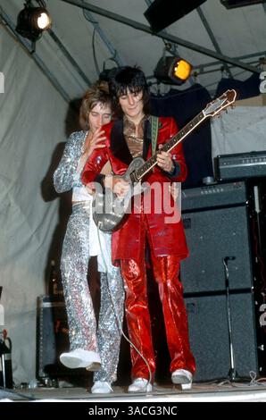 Jan 01, 1970 - Londres, Angleterre, Royaume-Uni - le ROD STEWART, né à Londres, livre à la fois des ballades romantiques et du matériel uptempo avec conviction et panache, et il chante dans une râpe chaleureuse et soulagée. Un chanteur de chanteur, Stewart semblait fait pour habiter sous les projecteurs. La longue carrière de Stewart remonte à 1964, date à laquelle il enregistre son premier disque (le standard blues Good Morning Little Schoolgirl). (Crédit image : © Keystone/Keystone Pictures/ZUMA Press) RESTRICTIONS : * Allemagne droits EXCLUS * Banque D'Images