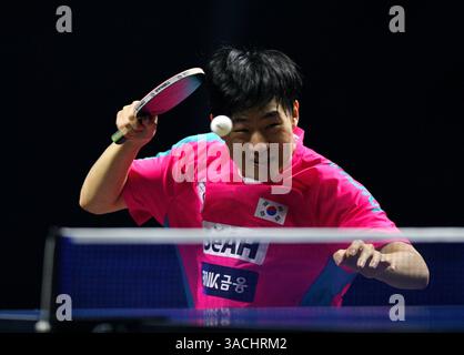 Chennai, Inde. 30 mars 2025. OH Jun-sung, 18 ans, a triomphé du concurrent français Thibault Poret dans un match en simple masculin de sept matchs Banque D'Images
