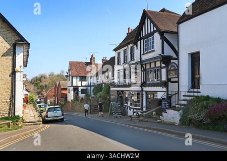 High Street dans Old Oxted, village de banlieue populaire près des North Downs dans le Surrey, Royaume-Uni. Banque D'Images