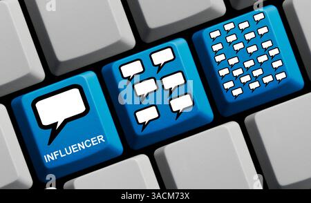 Clavier d'ordinateur bleu montre le concept de marketing d'influence avec des bulles de parole Banque D'Images