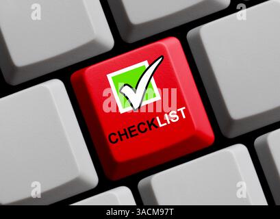 Le clavier de l'ordinateur avec une coche affiche la liste de contrôle Banque D'Images
