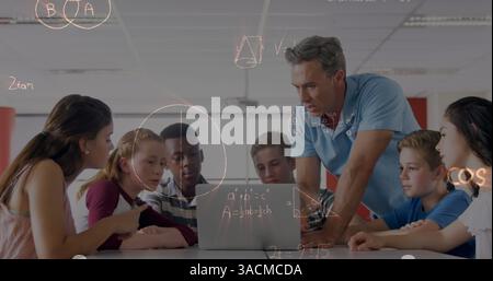 Image des équations mathématiques sur l'apprentissage des écoliers Banque D'Images