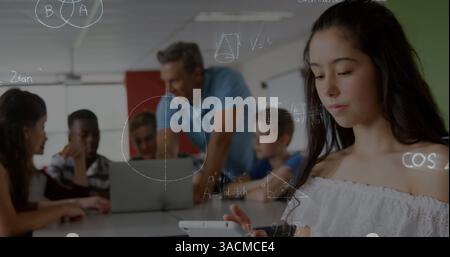 Image des équations mathématiques sur l'apprentissage des écoliers Banque D'Images