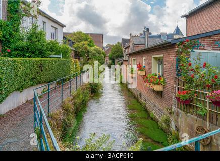 Paysage autour de la rivière Veules à Veules-les-Roses, commune du département de la Seine-maritime en région Normandie Banque D'Images