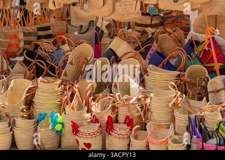 Beaucoup de sacs en paille et autres matériaux vus dans le sud de la France Banque D'Images