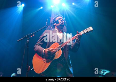 17 novembre 2007 - Oakland, Californie, États-Unis - BEN HARPER & THE INNOCENT CRIMINELS jouent un spectacle à guichets fermés au Paramount Theater, Oakland. (Crédit image : © Jerome Brunet/ZUMA Press) Banque D'Images