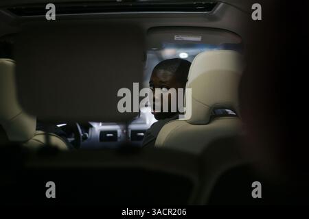 17 novembre 2007 - Los Angeles, Californie, États-Unis - Najee (dont le nom de famille n'a pas été donné) est assis sur le siège avant d'une Volvo XC90 Sport 2008 lors du salon de l'auto de Los Angeles 2007, Calif. le 17 novembre 2007. (Crédit image : © Guy Kitchens/ZUMA Press) Banque D'Images