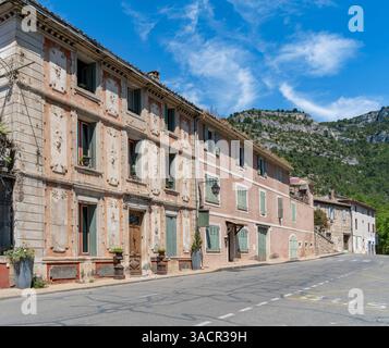 Paysage autour de Fontaine-de-Vaucluse, une commune proche d'une source du même nom dans le sud-est du département du Vaucluse Banque D'Images