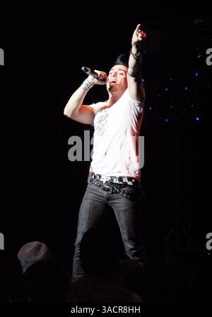 24 novembre 2007 - Los Angeles, Californie, États-Unis - le chanteur ALFONSO PICHARDO du groupe pop 'Moenia' se produit en direct au Nokia Theater de Los Angeles. (Crédit image : © Jesus Jimenez/ZUMA Press) Banque D'Images