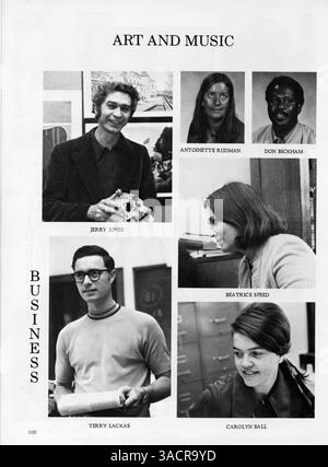 L'Annuaire centralien 1974 du Central High School reflète les diverses activités scolaires et parascolaires de l'année scolaire 1973-1974 en mettant particulièrement l'accent sur les expériences des élèves afro-américains dans la communauté scolaire. Banque D'Images