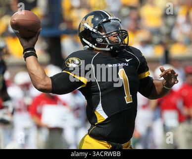 3 septembre 2011 - Columbia, MO, USA - le quarterback du Missouri James Franklin passe lors du match contre Miami (OH) au Faurot Field à Columbia, Missouri, le samedi 3 septembre 2011. Missouri a battu Miami (OH), 17-6. (Crédit image : © Chris Lee/préparé Louis Post-Dispatch/MCT/ZUMAPRESS.com) Banque D'Images