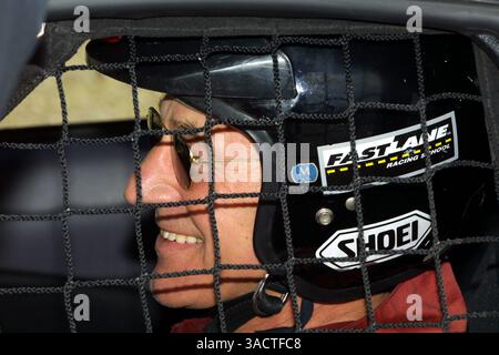 16 mars 2002 ; Willow Springs, CA, États-Unis ; L'acteur PATRICK STEWART ('Star Trek : The Next Generation') lors d'une séance d'entraînement pour la 26e édition annuelle de Toyota Pro/Celebrity Race. (Crédit image : Jonathan Alcorn/ZUMAPRESS.com) Banque D'Images