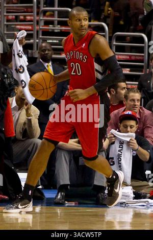 7 janvier 2012 : le garde-tireur des Raptors de Toronto Leandro Barbosa (20 ans) en action avec le ballon lors du match NBA entre les Raptors de Toronto et les 76ers de Philadelphie au Wells Fargo Center à Philadelphie, en Pennsylvanie. Les 76ers battent les Raptors, 97-62.(image crédit : © Chris Szagola/Cal Sport Media/ZUMAPRESS.com) Banque D'Images