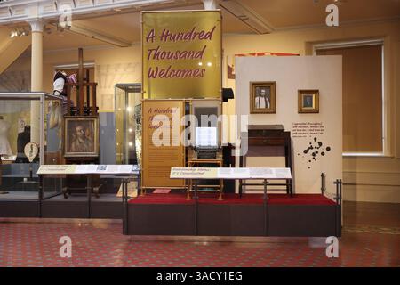 Birmingham Museum & Art Gallery, situé dans un bâtiment classé Grade II du centre-ville. La prochaine phase vient d'être rouverte, Ready 4 visites. Banque D'Images