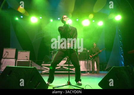 17 août 2005 ; Cannes, FRANCE ; PAUL SMITH du groupe de rock anglais Maximo Park se produit en concert au Festival Pantiero à Cannes le 17 août 2005. (Crédit image : Frederic Injimbert/ZUMAPRESS.com) Banque D'Images