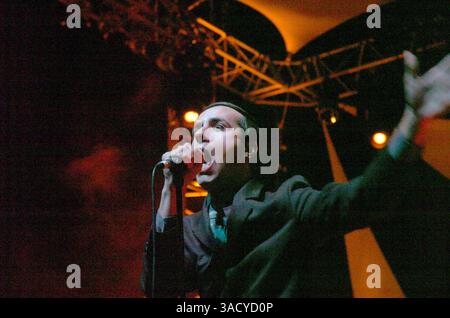 17 août 2005 ; Cannes, FRANCE ; PAUL SMITH du groupe de rock anglais Maximo Park se produit en concert au Festival Pantiero à Cannes le 17 août 2005. (Crédit image : Frederic Injimbert/ZUMAPRESS.com) Banque D'Images