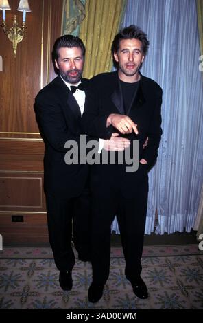 05 août 2000 ; Los Angeles, CA, États-Unis ; ALEC ET BILLY BALDWIN.. (Crédit image : Nancy Kaszerman/ZUMAPRESS.com) Banque D'Images