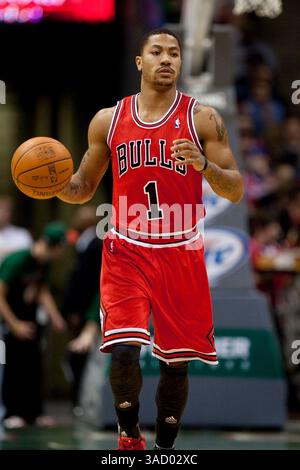04 février 2012 Milwaukee, WI. Bradley Center..Chicago Bulls Derrick Rose #1 dribble sur le court, Rose a obtenu 26 points et 13 passes décisives contre les Bucks de Milwaukee ce soir..Chicago Bulls a gagné sur les Bucks de Milwaukee 113-90. Mike McGinnis/CSM. (Crédit image : © Mike McGinnis/Cal Sport Media/ZUMAPRESS.com) Banque D'Images