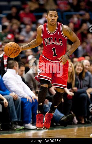 04 février 2012 Milwaukee, WI. Bradley Center..Chicago Bulls Derrick Rose #1 dribble sur le court, Rose a obtenu 26 points et 13 passes décisives contre les Bucks de Milwaukee ce soir..Chicago Bulls a gagné sur les Bucks de Milwaukee 113-90. Mike McGinnis/CSM. (Crédit image : © Mike McGinnis/Cal Sport Media/ZUMAPRESS.com) Banque D'Images
