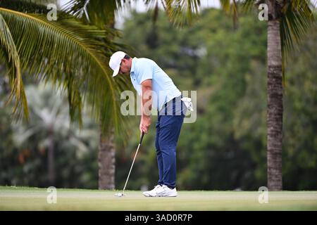 Doral, États-Unis. 04th Apr, 2025. Brooks Koepka, Capitaine des putts Smash GC lors du jour 1 de la LIV Golf Invitational 2025 - Miami au Trump National Golf course le 4 avril 2025 à Doral, Floride. (Photo de JC Ruiz/Sipa USA) crédit : Sipa USA/Alamy Live News Banque D'Images