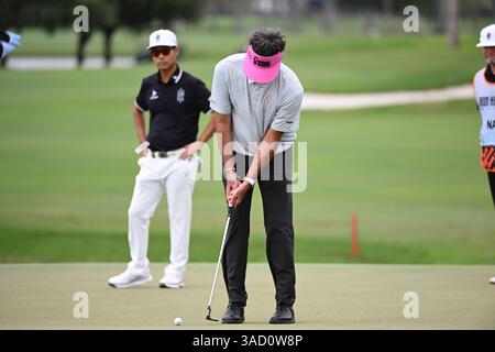 Doral, États-Unis. 04th Apr, 2025. Bubba Watson, Capitaine des RangeGoats GC putts lors du jour 1 de la LIV Golf Invitational 2025 - Miami au Trump National Golf course le 4 avril 2025 à Doral, Floride. (Photo de JC Ruiz/Sipa USA) crédit : Sipa USA/Alamy Live News Banque D'Images
