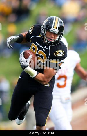 12 novembre 2011 - Columbia, Missouri, U. S - Missouri Tigers Tight End Michael Egnew (82) porte le ballon lors d'un match entre l'Université du Missouri et Texas Longhorns sur Faurot Field au Memorial Stadium sur le campus de l'Université du Missouri à Columbia Missouri. Le Missouri bat le Texas 17-5. (Crédit image : © Scott Kane/Southcreek/ZUMAPRESS.com) Banque D'Images