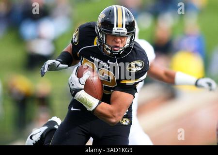 12 novembre 2011 - Columbia, Missouri, U. S - Missouri Tigers Tight End Michael Egnew (82) porte le ballon lors d'un match entre l'Université du Missouri et Texas Longhorns sur Faurot Field au Memorial Stadium sur le campus de l'Université du Missouri à Columbia Missouri. Le Missouri bat le Texas 17-5. (Crédit image : © Scott Kane/Southcreek/ZUMAPRESS.com) Banque D'Images